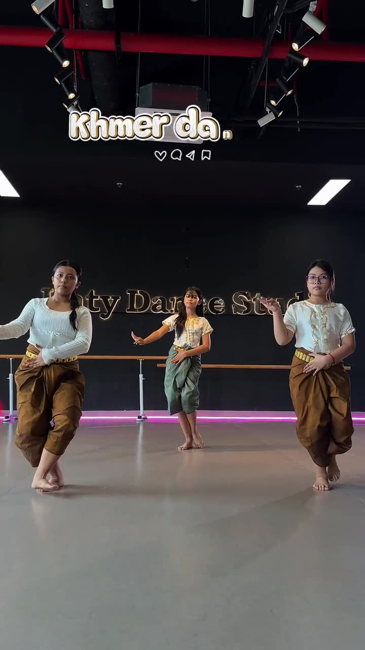 Khmer Traditional Dance class for kids at Katy Dance Studio Phnom Penh